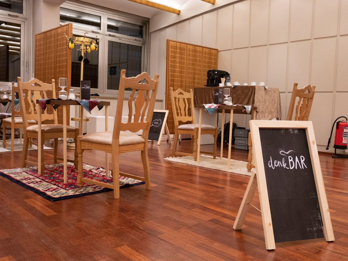 Exhibition room / "denkBAR" to exchange with people (Johannes Wetzel / Lisa Weisser)